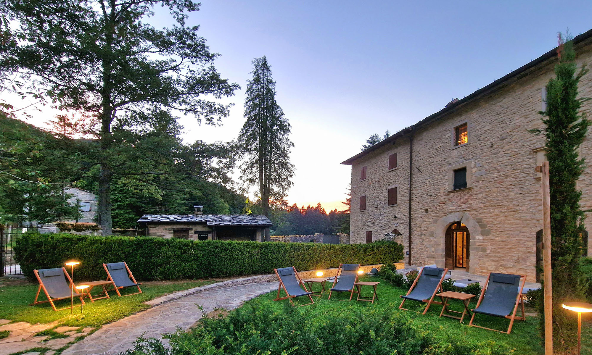 media.Giardino Monastero Sera Estate 2000px1200px 20230809_203456 copia